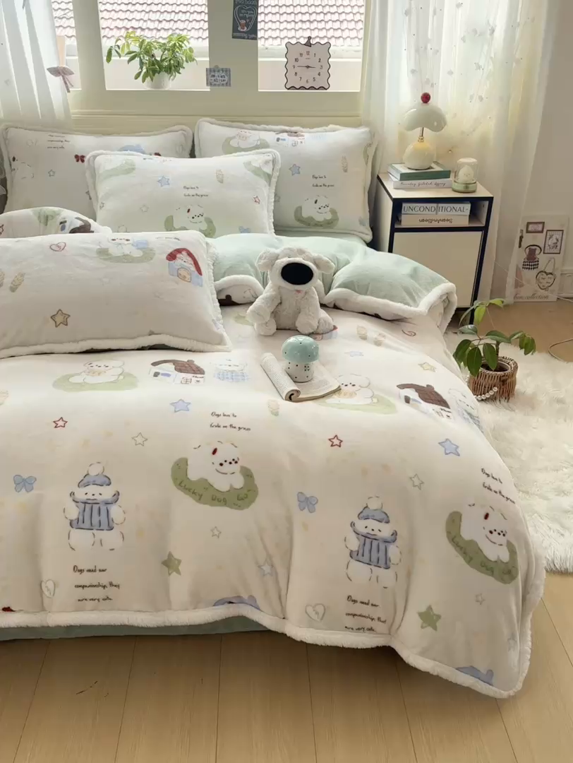 91家纺网 家纺一手货源 找家纺 大麦家纺 2025年新款兔毛花边印花牛奶绒四件套 草地小狗