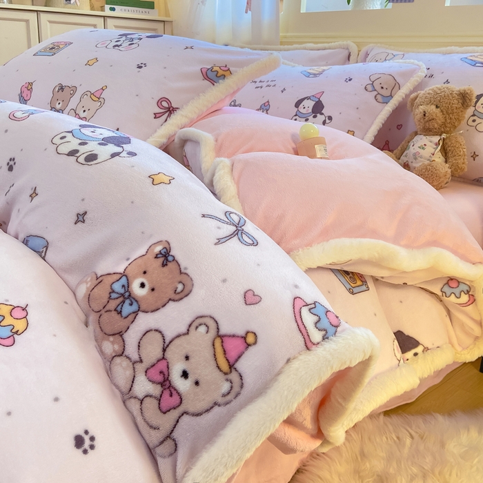 大麦家纺 2025年新款兔毛花边印花牛奶绒四件套 磁带熊仔米