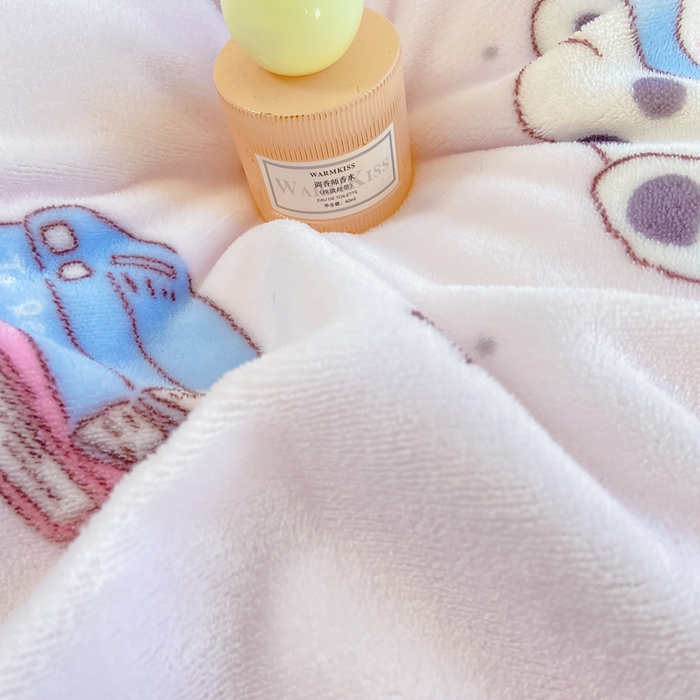 91家纺网 家纺一手货源 找家纺 大麦家纺 2025年新款兔毛花边印花牛奶绒四件套 磁带熊仔米