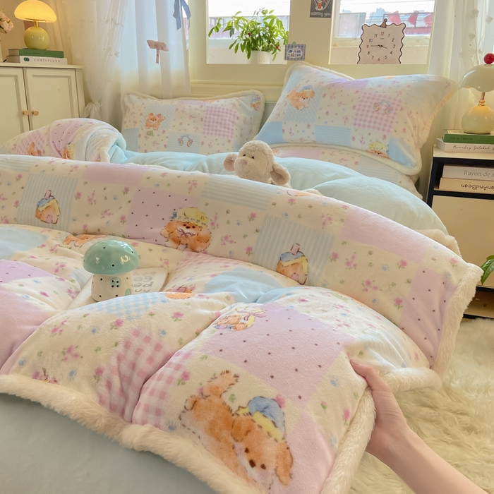 91家纺网 家纺一手货源 找家纺 大麦家纺 2025年新款兔毛花边印花牛奶绒四件套 格子碎花狗