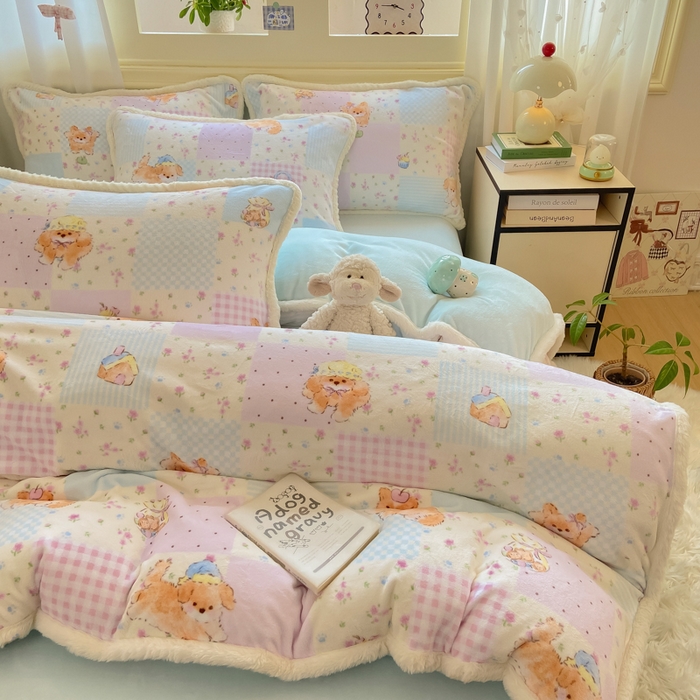 91家纺网 家纺一手货源 找家纺 大麦家纺 2025年新款兔毛花边印花牛奶绒四件套 格子碎花狗