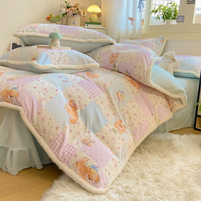 91家纺网 家纺一手货源 找家纺 大麦家纺 2025年新款兔毛花边印花牛奶绒四件套 格子碎花狗