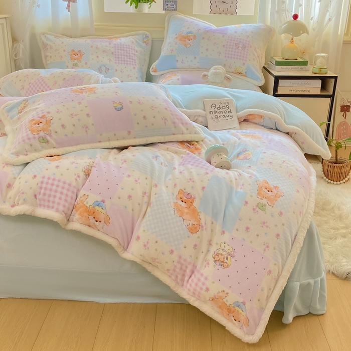 91家纺网 家纺一手货源 找家纺 大麦家纺 2025年新款兔毛花边印花牛奶绒四件套 格子碎花狗