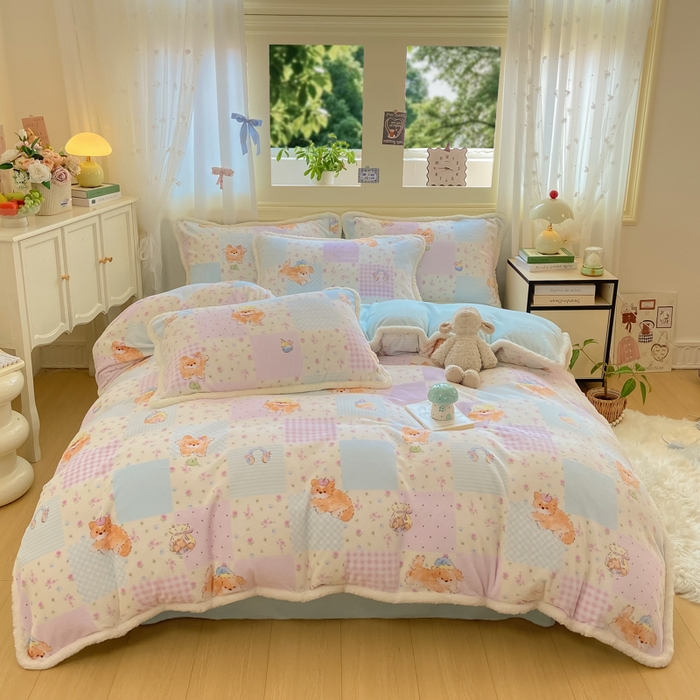 91家纺网 家纺一手货源 找家纺 大麦家纺 2025年新款兔毛花边印花牛奶绒四件套 格子碎花狗