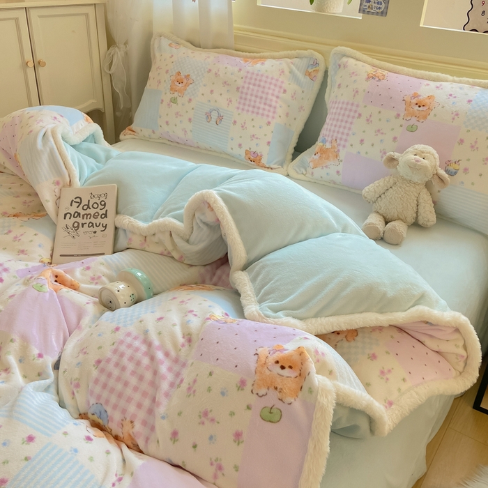 91家纺网 家纺一手货源 找家纺 大麦家纺 2025年新款兔毛花边印花牛奶绒四件套 格子碎花狗