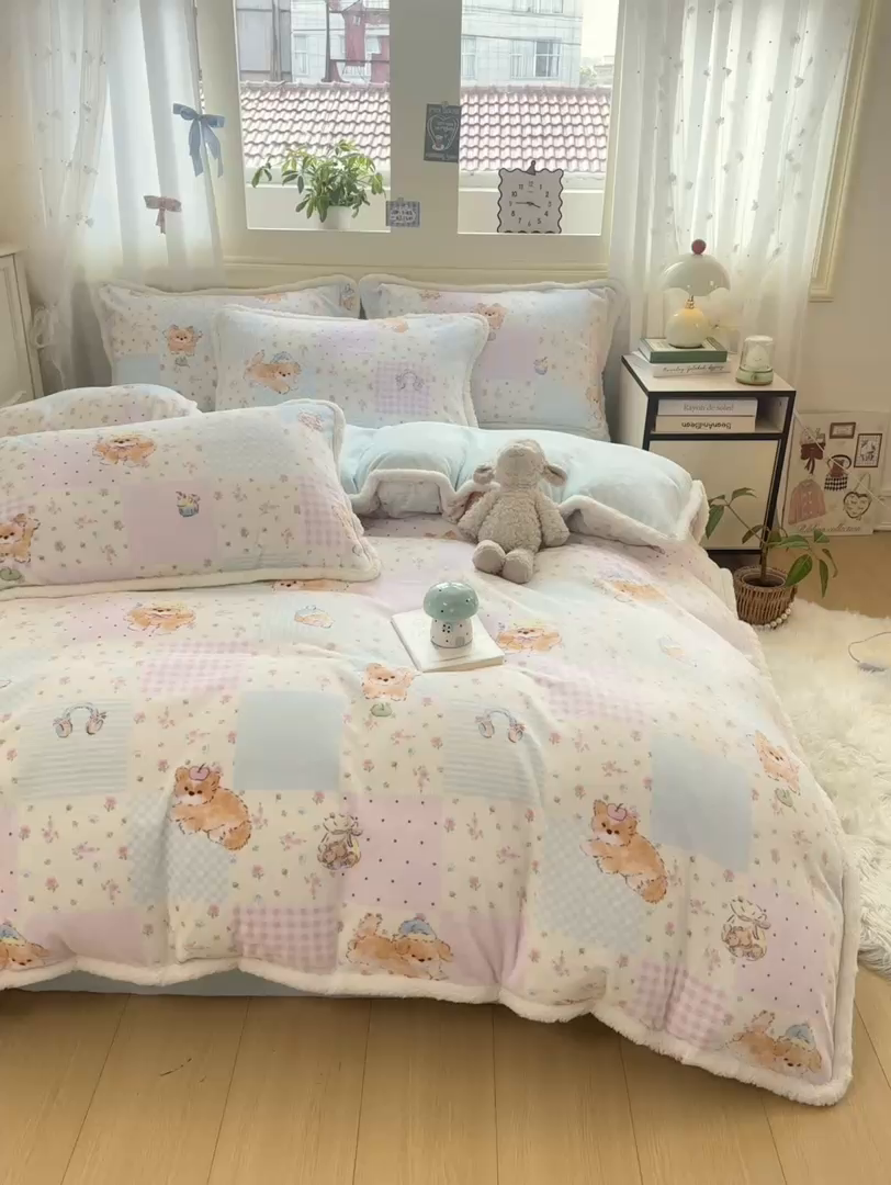 91家纺网 家纺一手货源 找家纺 大麦家纺 2025年新款兔毛花边印花牛奶绒四件套 格子碎花狗