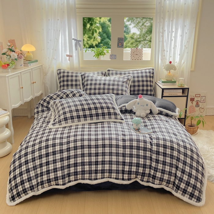 91家纺网 家纺一手货源 找家纺 大麦家纺 2025年新款兔毛花边印花牛奶绒四件套 黑小格