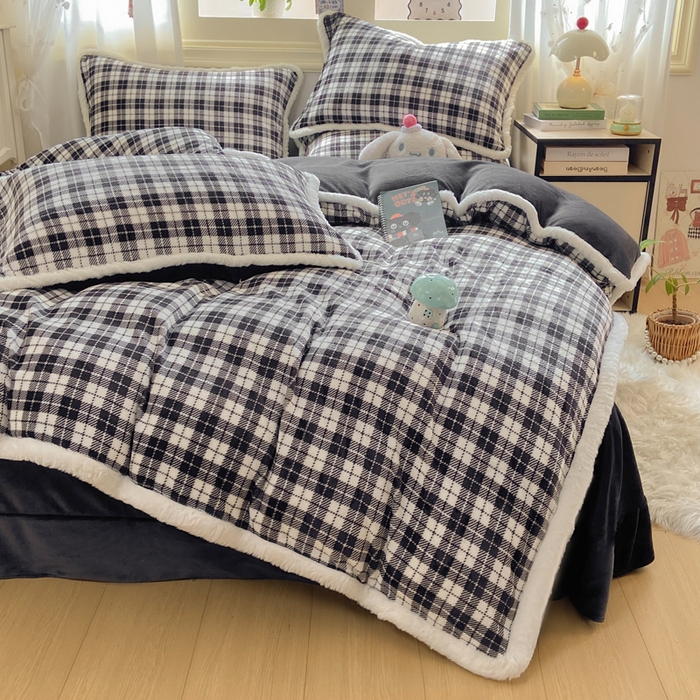 91家纺网 家纺一手货源 找家纺 大麦家纺 2025年新款兔毛花边印花牛奶绒四件套 黑小格