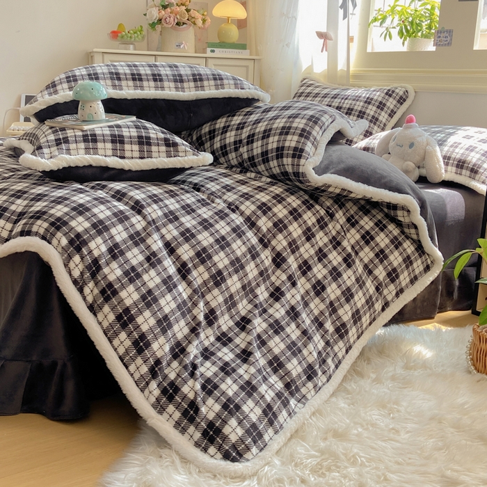 91家纺网 家纺一手货源 找家纺 大麦家纺 2025年新款兔毛花边印花牛奶绒四件套 黑小格