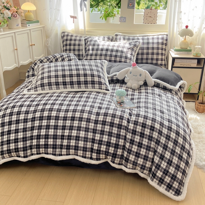 91家纺网 家纺一手货源 找家纺 大麦家纺 2025年新款兔毛花边印花牛奶绒四件套 黑小格