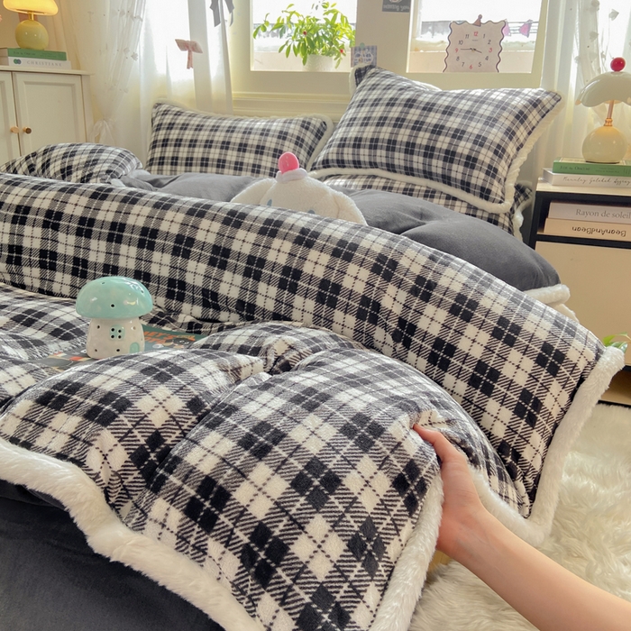 91家纺网 家纺一手货源 找家纺 大麦家纺 2025年新款兔毛花边印花牛奶绒四件套 黑小格