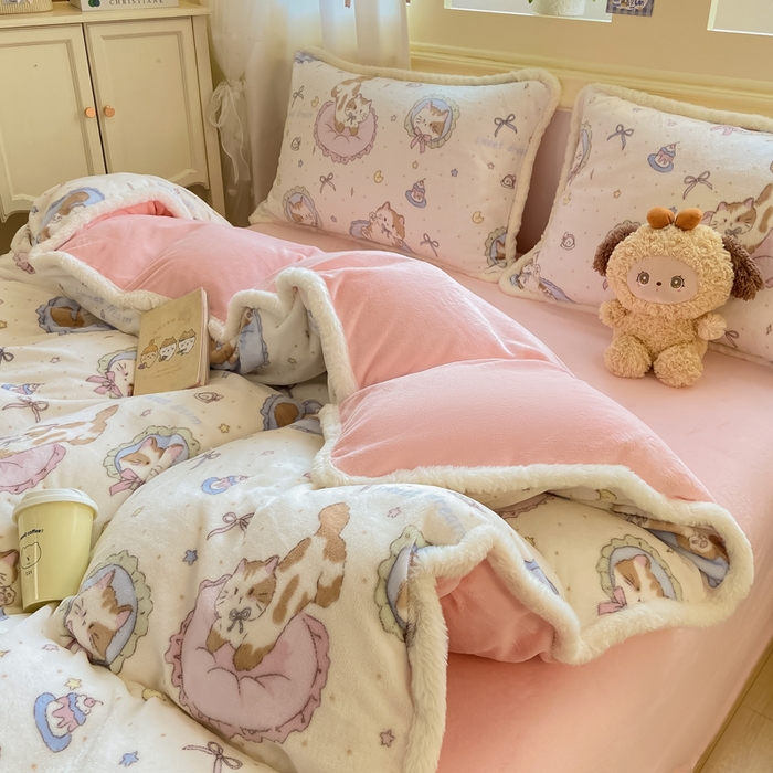 91家纺网 家纺一手货源 找家纺 大麦家纺 2025年新款兔毛花边印花牛奶绒四件套 快乐喵