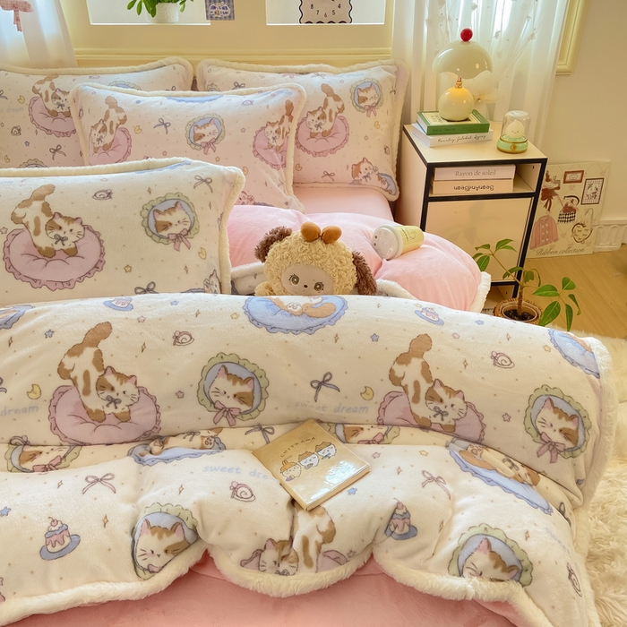 91家纺网 家纺一手货源 找家纺 大麦家纺 2025年新款兔毛花边印花牛奶绒四件套 快乐喵