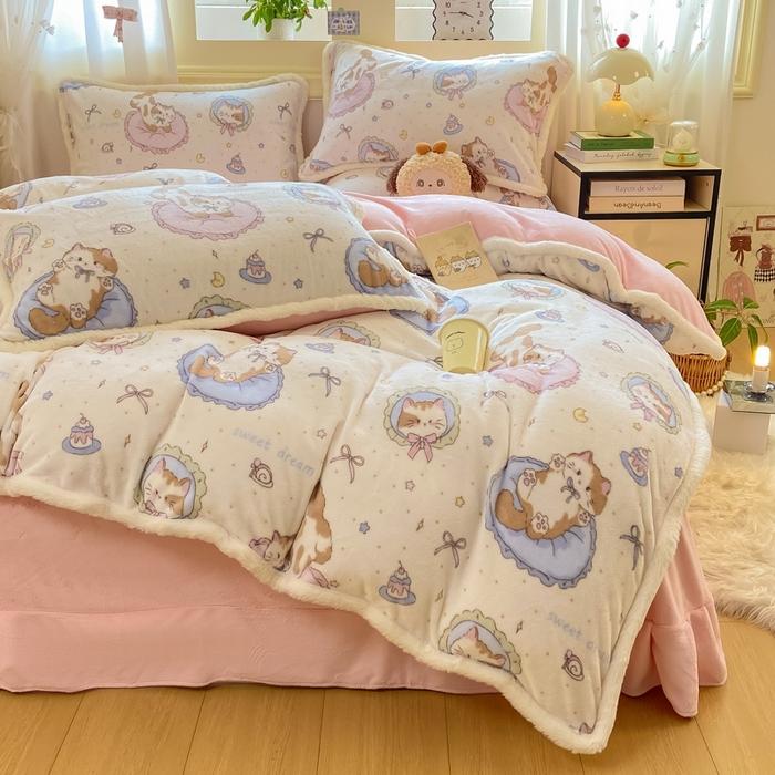 91家纺网 家纺一手货源 找家纺 大麦家纺 2025年新款兔毛花边印花牛奶绒四件套 快乐喵