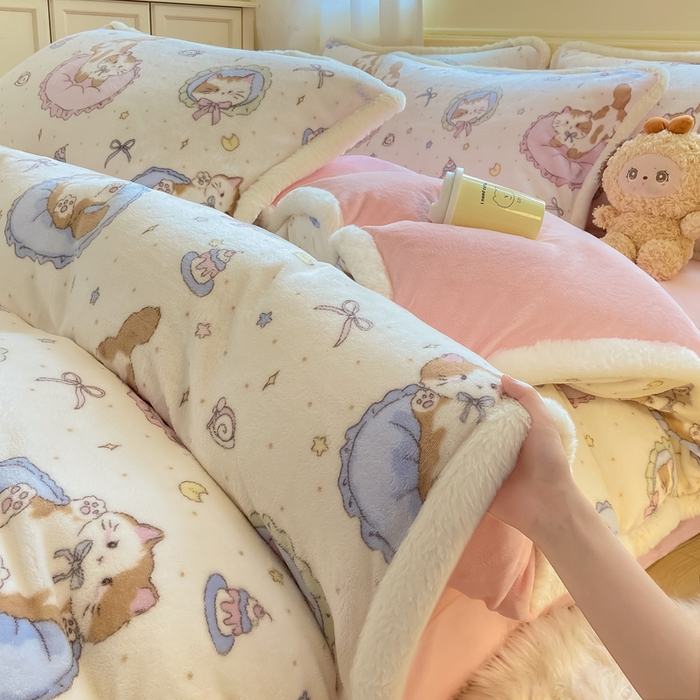 91家纺网 家纺一手货源 找家纺 大麦家纺 2025年新款兔毛花边印花牛奶绒四件套 快乐喵