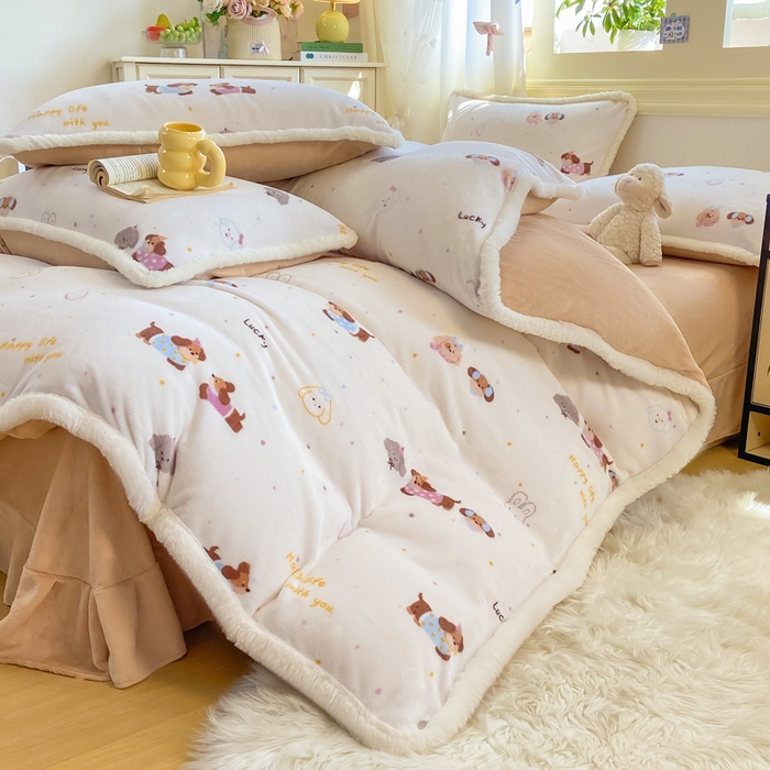 91家纺网 家纺一手货源 找家纺 大麦家纺 2025年新款兔毛花边印花牛奶绒四件套 腊肠狗联盟