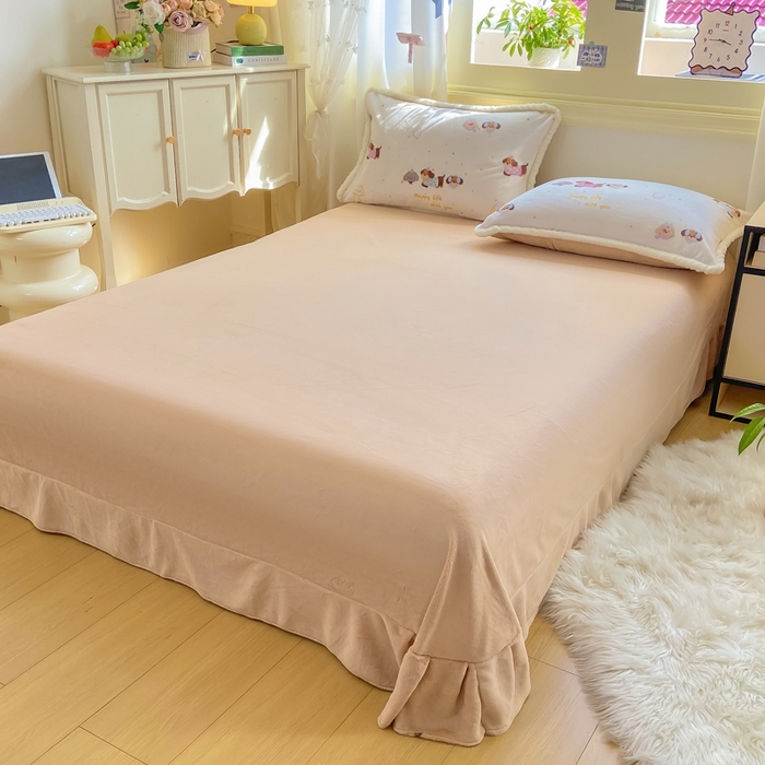 91家纺网 家纺一手货源 找家纺 大麦家纺 2025年新款兔毛花边印花牛奶绒四件套 腊肠狗联盟