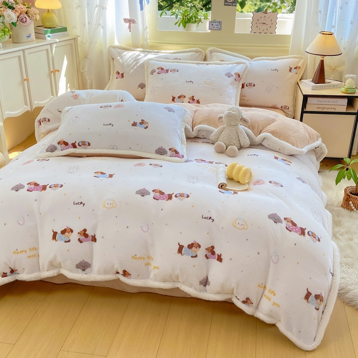 91家纺网 家纺一手货源 找家纺 大麦家纺 2025年新款兔毛花边印花牛奶绒四件套 腊肠狗联盟