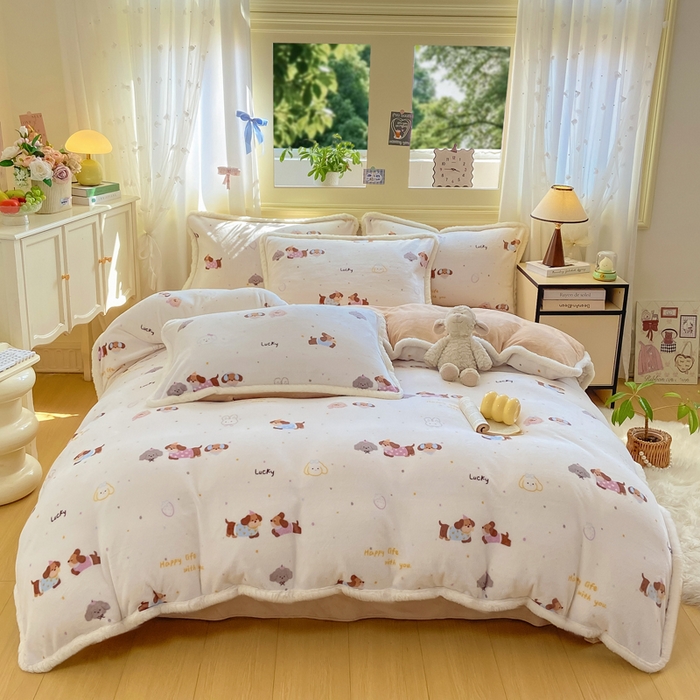 91家纺网 家纺一手货源 找家纺 大麦家纺 2025年新款兔毛花边印花牛奶绒四件套 腊肠狗联盟