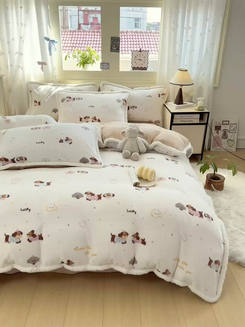 91家纺网 家纺一手货源 找家纺 大麦家纺 2025年新款兔毛花边印花牛奶绒四件套 腊肠狗联盟