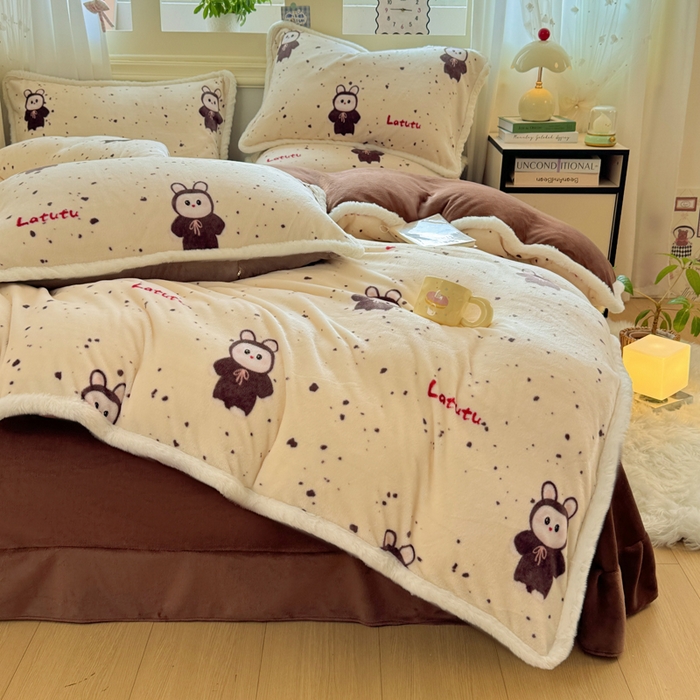 91家纺网 家纺一手货源 找家纺 大麦家纺 2025年新款兔毛花边印花牛奶绒四件套 萌趣布布