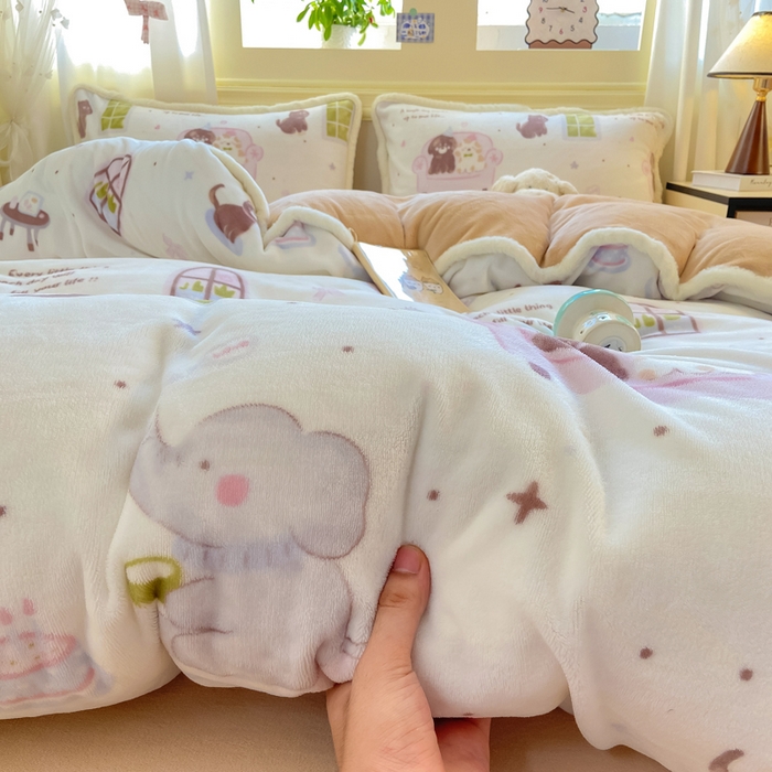 91家纺网 家纺一手货源 找家纺 大麦家纺 2025年新款兔毛花边印花牛奶绒四件套 萌象周未趴