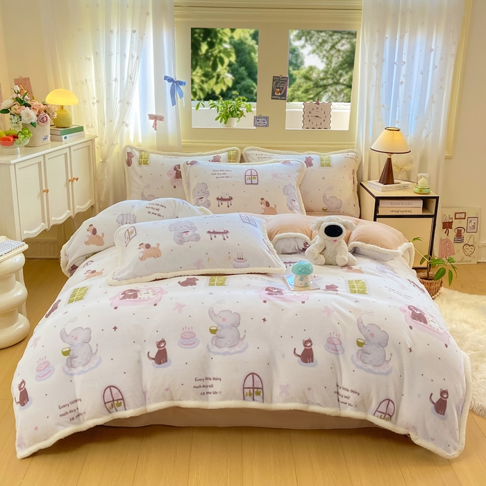 91家纺网 家纺一手货源 找家纺 大麦家纺 2025年新款兔毛花边印花牛奶绒四件套 萌象周未趴