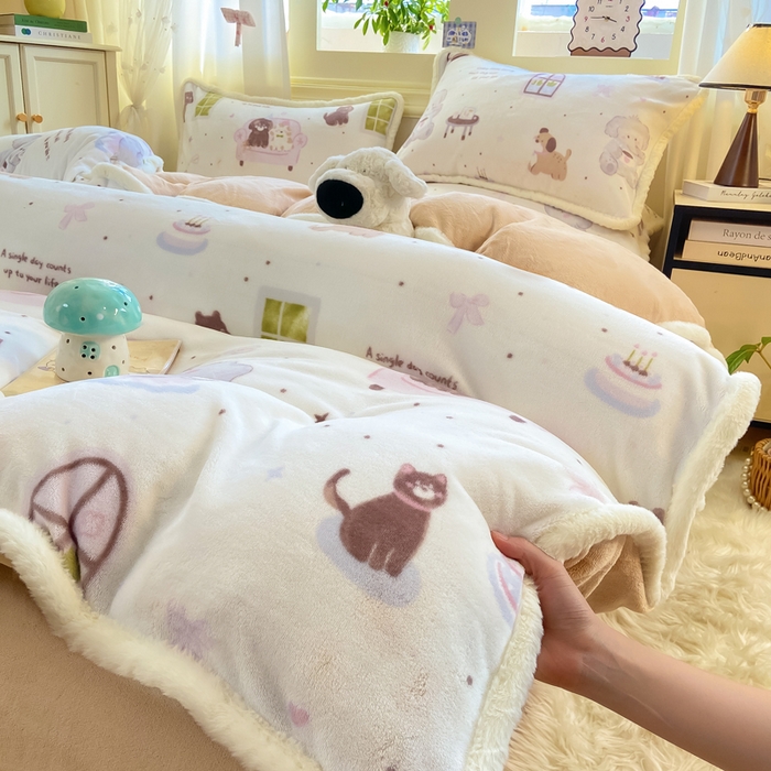 91家纺网 家纺一手货源 找家纺 大麦家纺 2025年新款兔毛花边印花牛奶绒四件套 萌象周未趴