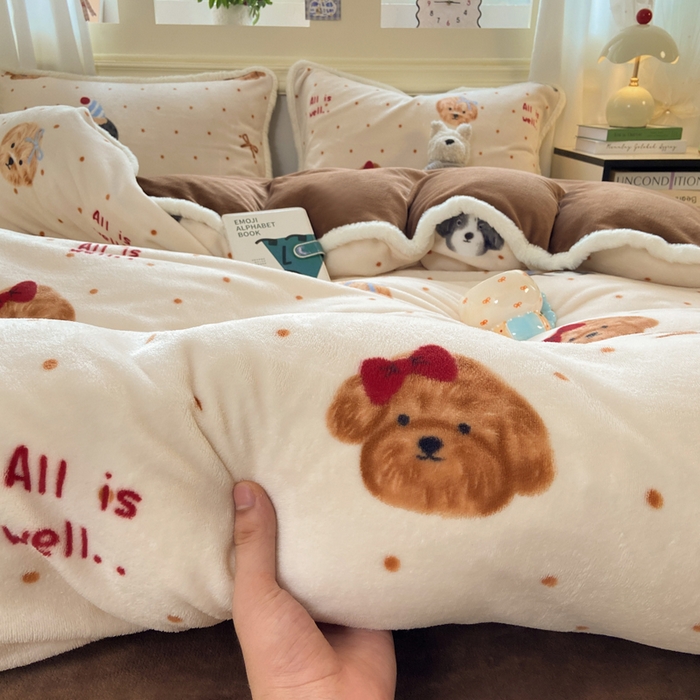 91家纺网 家纺一手货源 找家纺 大麦家纺 2025年新款兔毛花边印花牛奶绒四件套 幸运狗狗