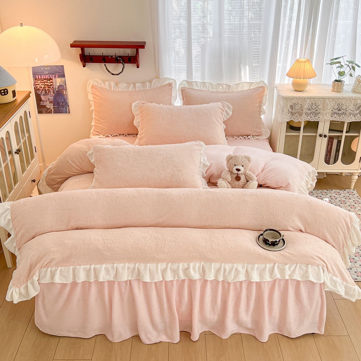 91家纺网 家纺一手货源 找家纺 （总）安哆啦家纺 2025新款法式雕花牛奶绒花边四件套