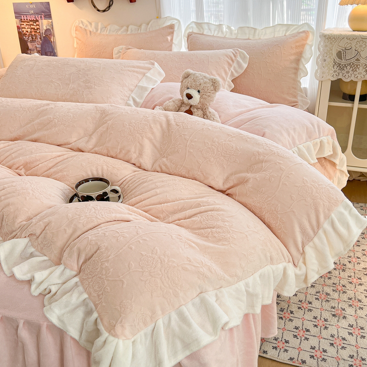 91家纺网 家纺一手货源 找家纺 （总）安哆啦家纺 2025新款法式雕花牛奶绒花边四件套