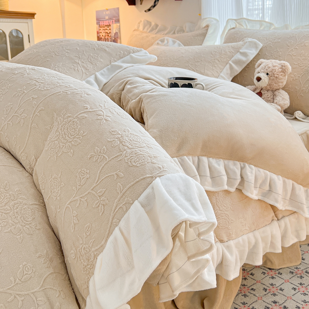 91家纺网 家纺一手货源 找家纺 （总）安哆啦家纺 2025新款法式雕花牛奶绒花边四件套