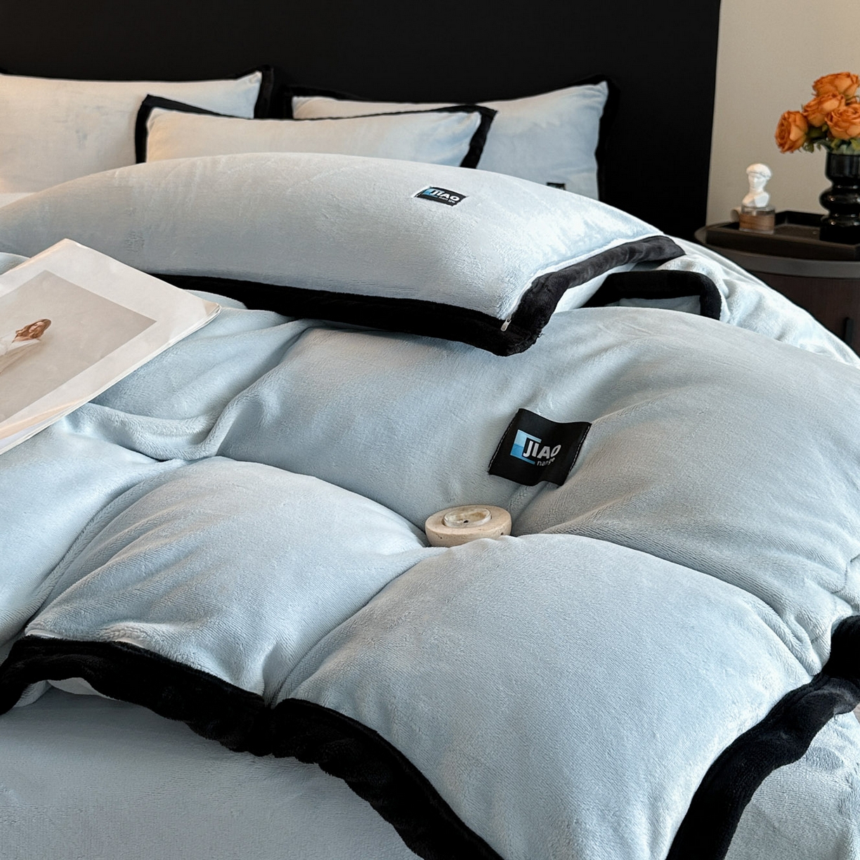 91家纺网 家纺一手货源 找家纺 金麦家纺 2025新款牛奶绒撞色拼边四件套贝拉系列 贝拉-海洋蓝