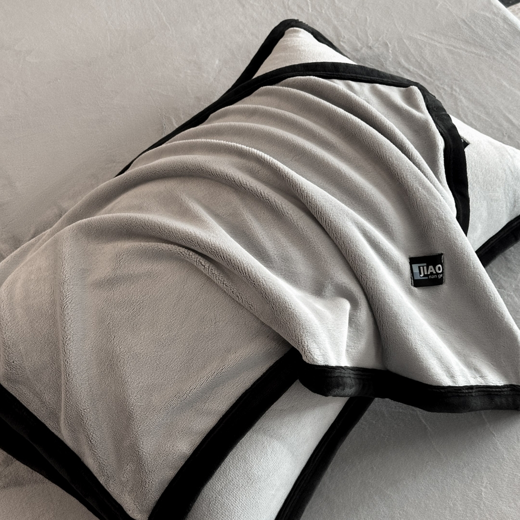 91家纺网 家纺一手货源 找家纺 金麦家纺 2025新款牛奶绒撞色拼边四件套贝拉系列 贝拉-灰色