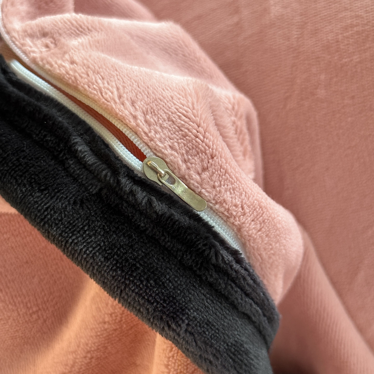 91家纺网 家纺一手货源 找家纺 金麦家纺 2025新款牛奶绒撞色拼边四件套贝拉系列 贝拉-粉色