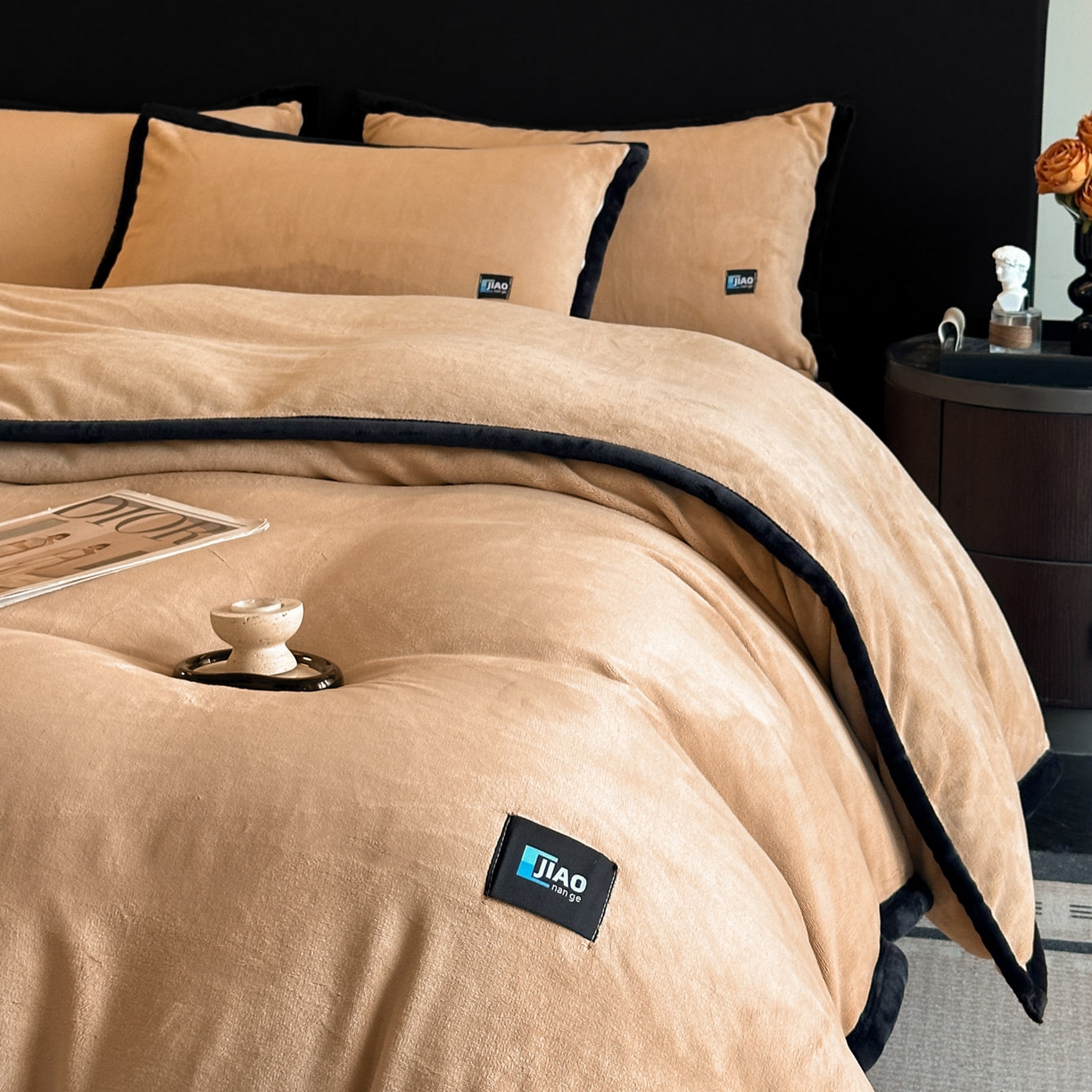 91家纺网 家纺一手货源 找家纺 金麦家纺 2025新款牛奶绒撞色拼边四件套贝拉系列 贝拉-香槟色