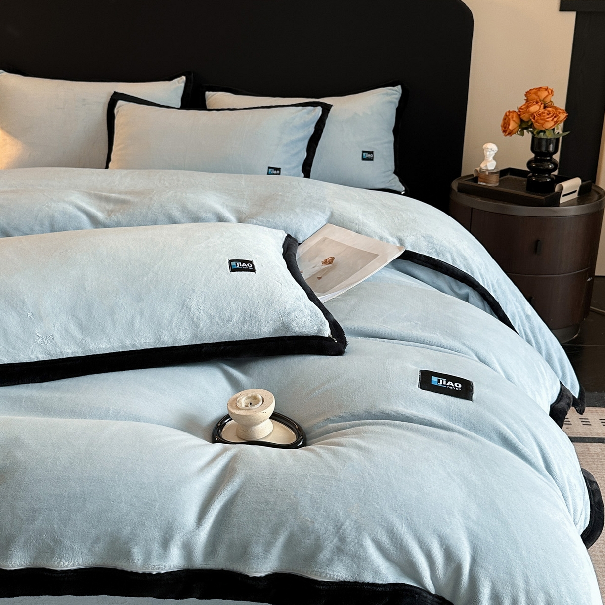 91家纺网 家纺一手货源 找家纺 金麦家纺 2025新款牛奶绒撞色拼边四件套贝拉系列 贝拉-海洋蓝