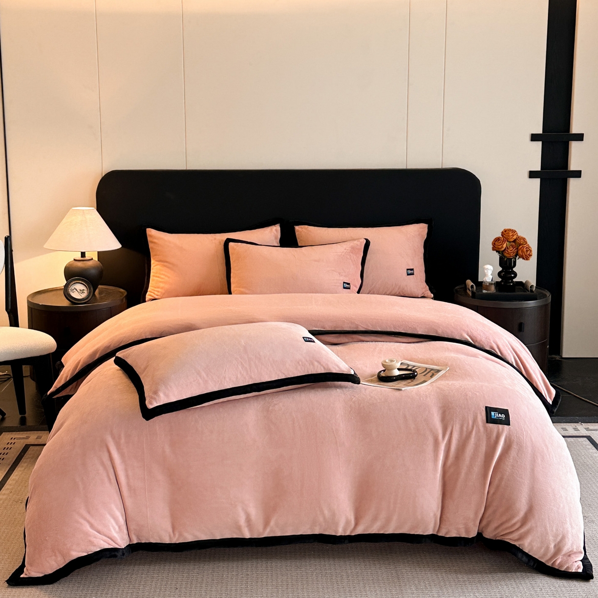 91家纺网 家纺一手货源 找家纺 金麦家纺 2025新款牛奶绒撞色拼边四件套贝拉系列 贝拉-粉色