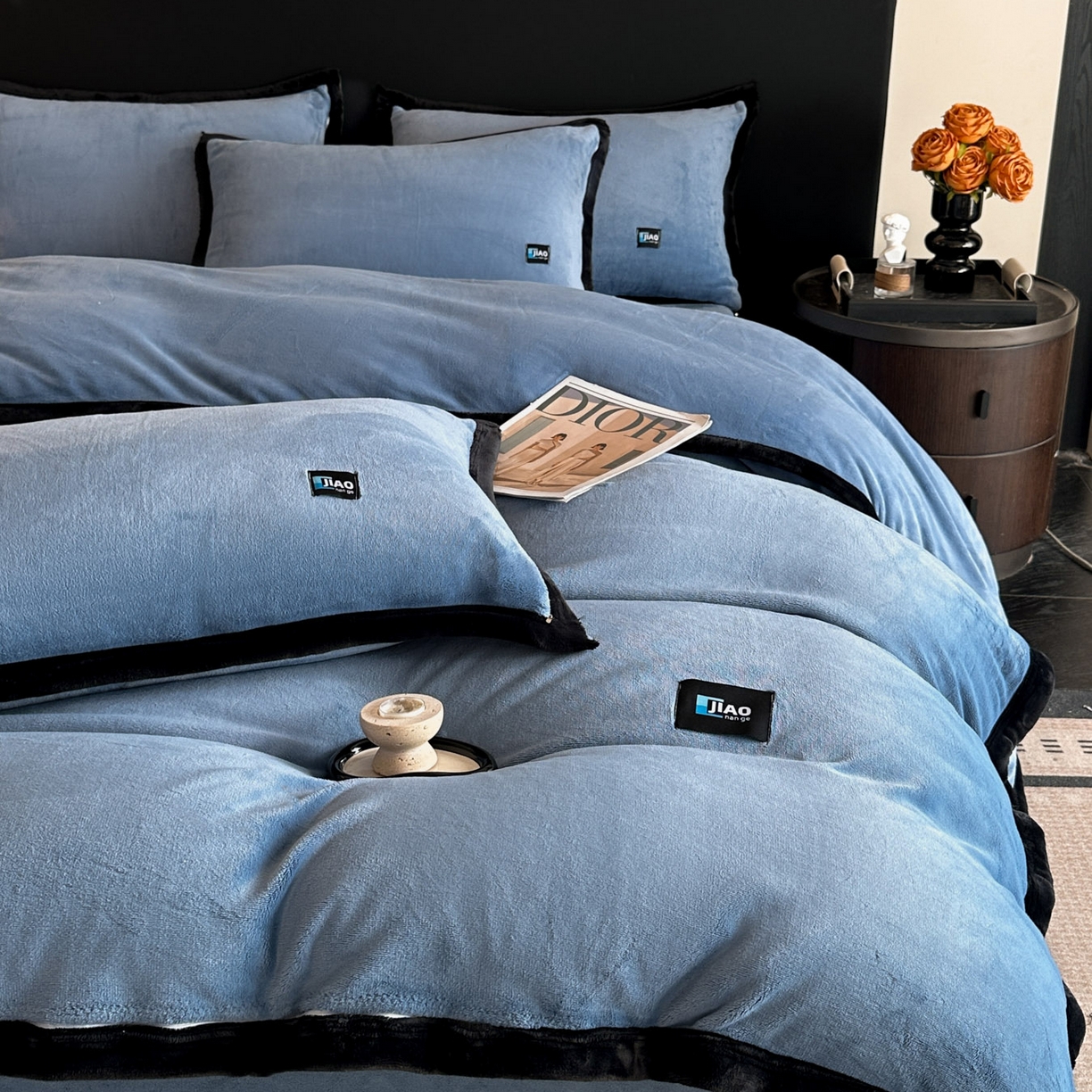 91家纺网 家纺一手货源 找家纺 金麦家纺 2025新款牛奶绒撞色拼边四件套贝拉系列 贝拉-宾利蓝