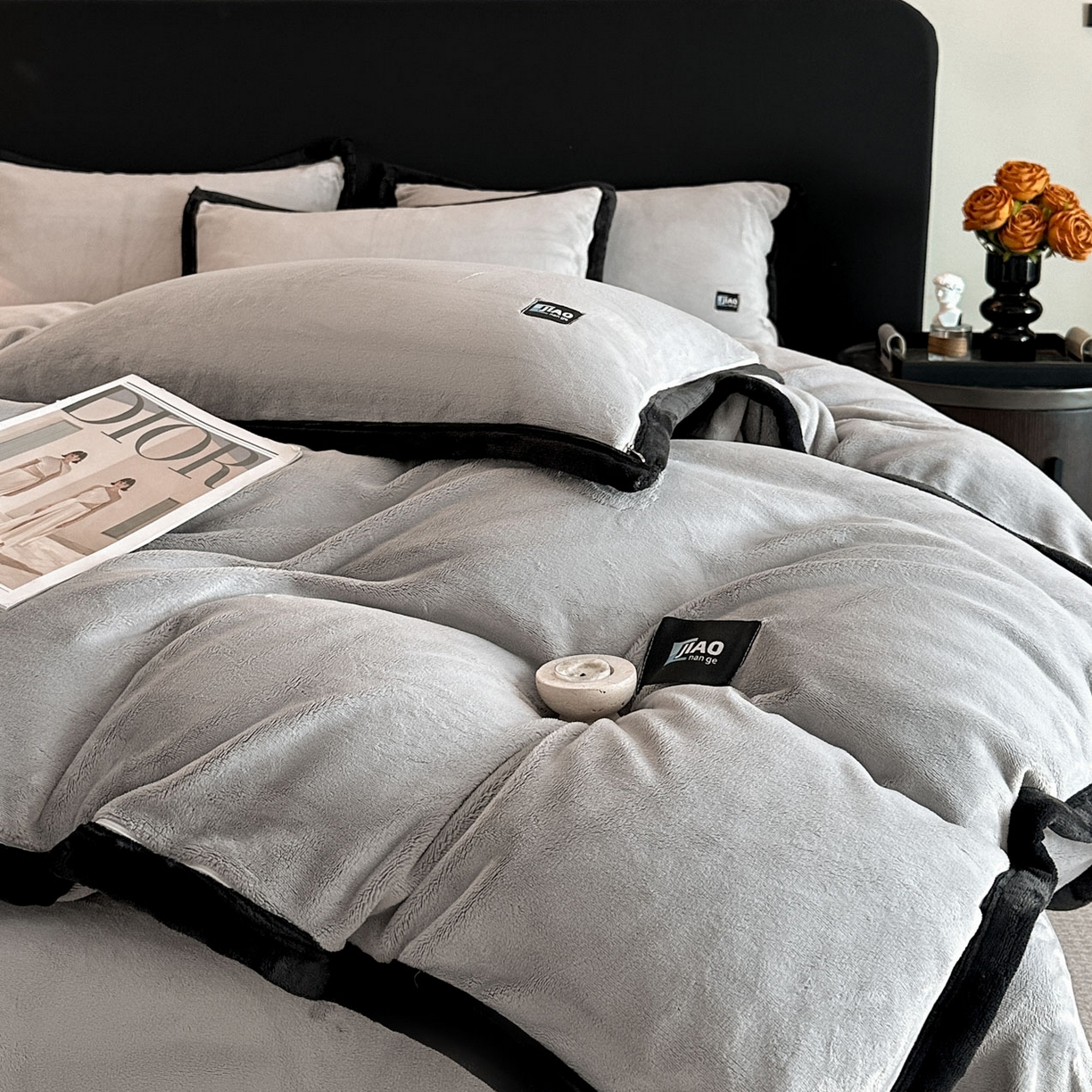 91家纺网 家纺一手货源 找家纺 金麦家纺 2025新款牛奶绒撞色拼边四件套贝拉系列 贝拉-灰色