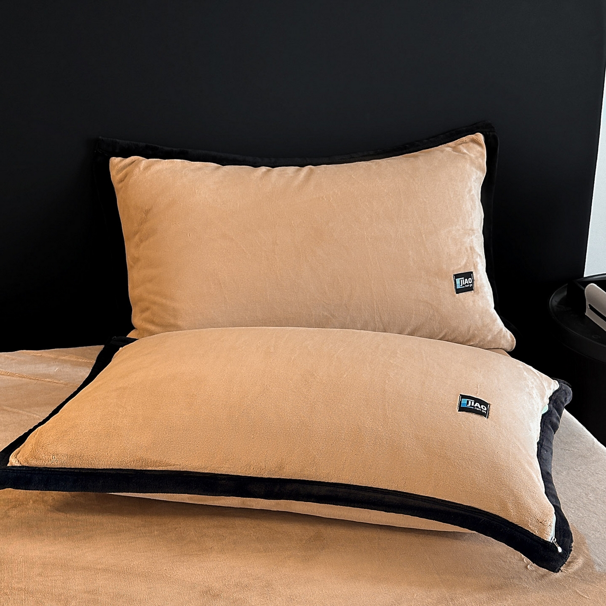 91家纺网 家纺一手货源 找家纺 金麦家纺 2025新款牛奶绒撞色拼边四件套贝拉系列 贝拉-香槟色