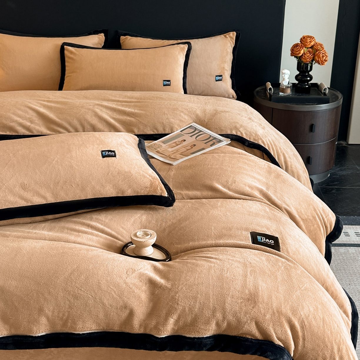 91家纺网 家纺一手货源 找家纺 金麦家纺 2025新款牛奶绒撞色拼边四件套贝拉系列 贝拉-香槟色