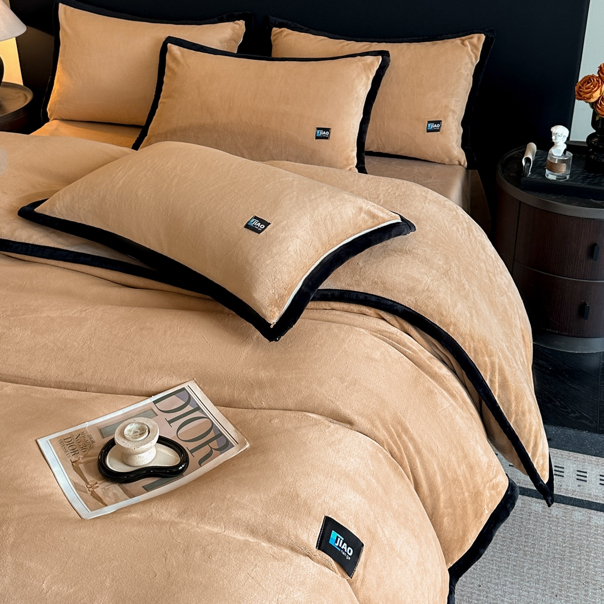 91家纺网 家纺一手货源 找家纺 金麦家纺 2025新款牛奶绒撞色拼边四件套贝拉系列 贝拉-香槟色