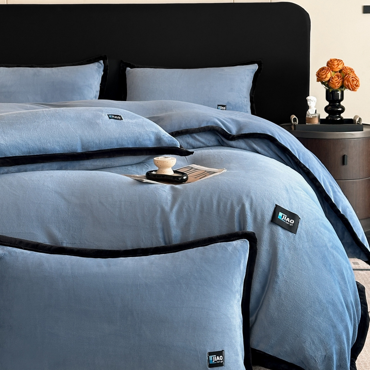 91家纺网 家纺一手货源 找家纺 金麦家纺 2025新款牛奶绒撞色拼边四件套贝拉系列 贝拉-宾利蓝