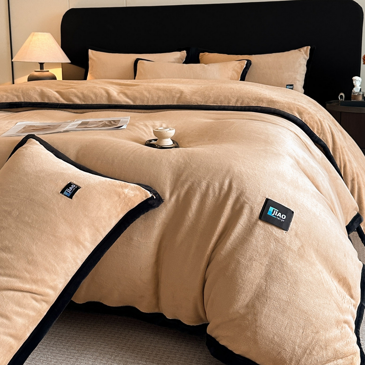 91家纺网 家纺一手货源 找家纺 金麦家纺 2025新款牛奶绒撞色拼边四件套贝拉系列 贝拉-香槟色