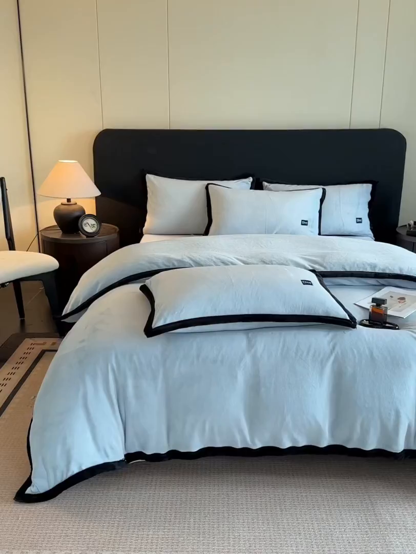 91家纺网 家纺一手货源 找家纺 金麦家纺 2025新款牛奶绒撞色拼边四件套贝拉系列 贝拉-海洋蓝