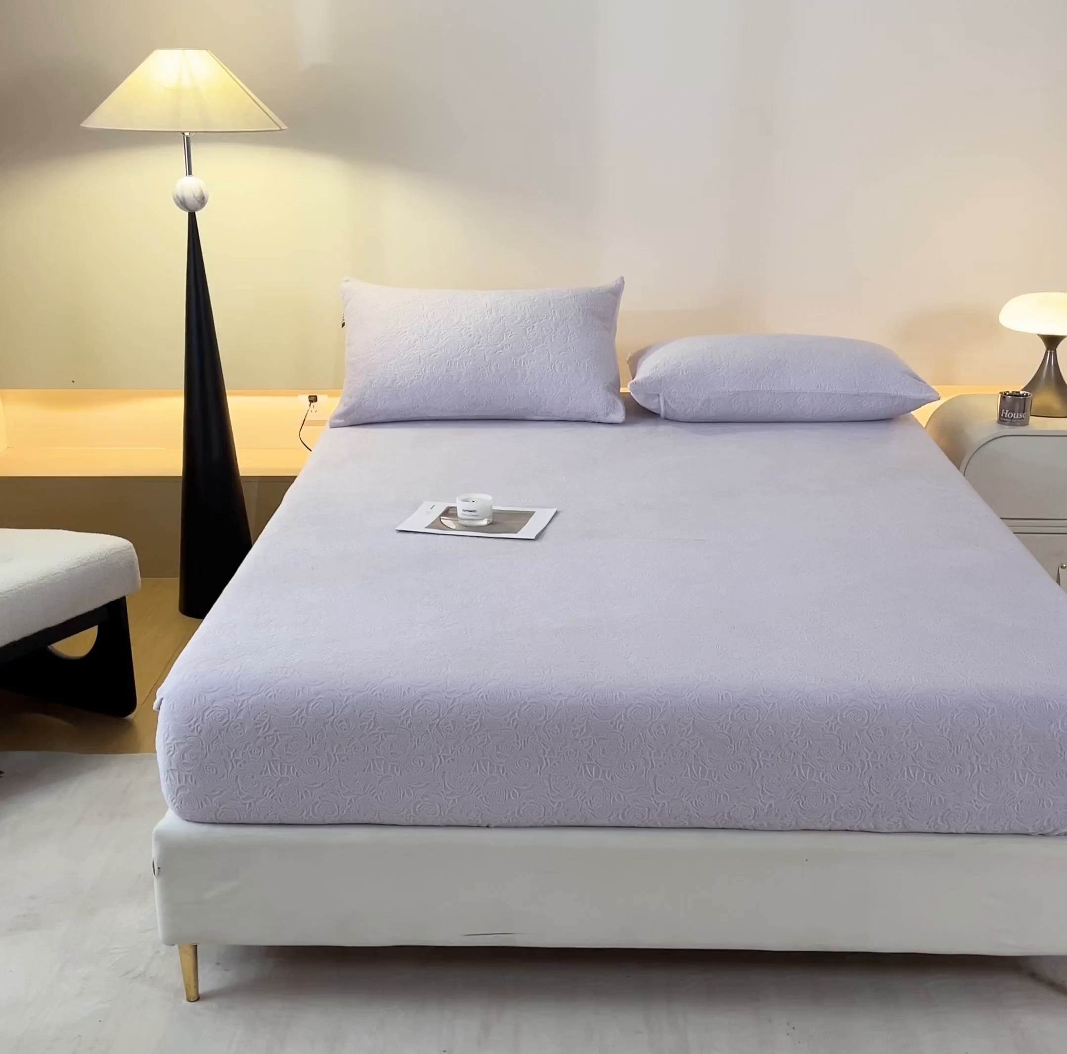 91家纺网 家纺一手货源 找家纺 （总）乐美家纺 2025新款A类高克重牛奶绒雕花床笠三件套