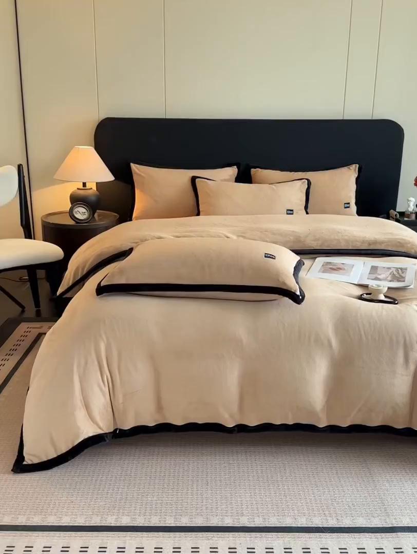 91家纺网 家纺一手货源 找家纺 金麦家纺 2025新款牛奶绒撞色拼边四件套贝拉系列 贝拉-香槟色