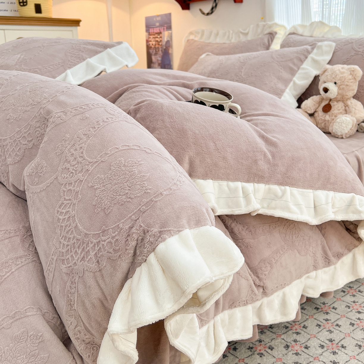 91家纺网 家纺一手货源 找家纺 （总）安哆啦家纺 2025新款法式雕花牛奶绒花边四件套