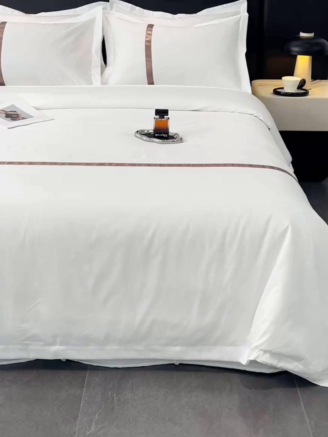 91家纺网 家纺一手货源 找家纺 罗菲尼酒店用品 2025新款高仿棉织带酒店宾馆四件套套件经典织带款 经典织带-咖啡